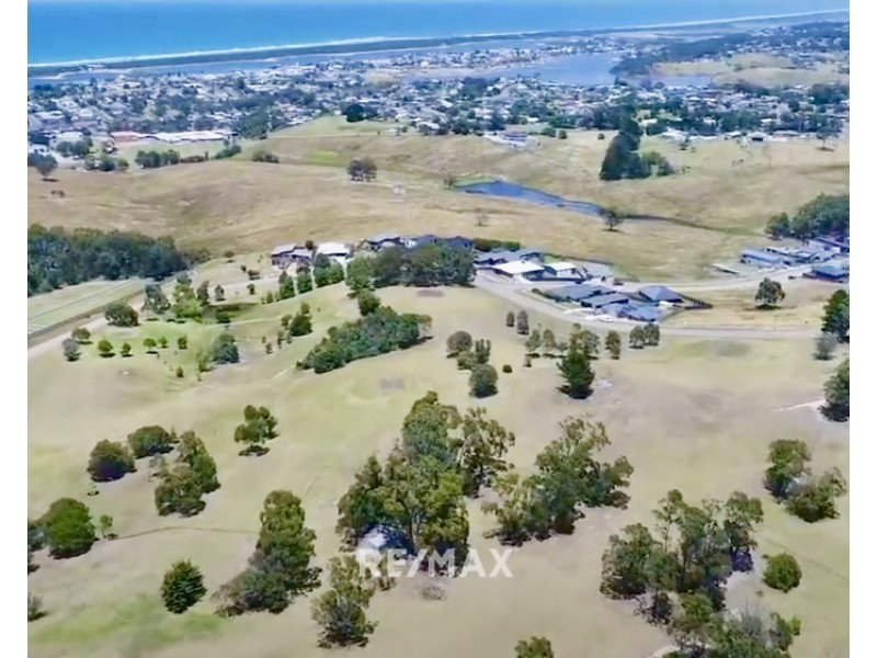 52 Country Club Drive, Lakes Entrance VIC 3909
