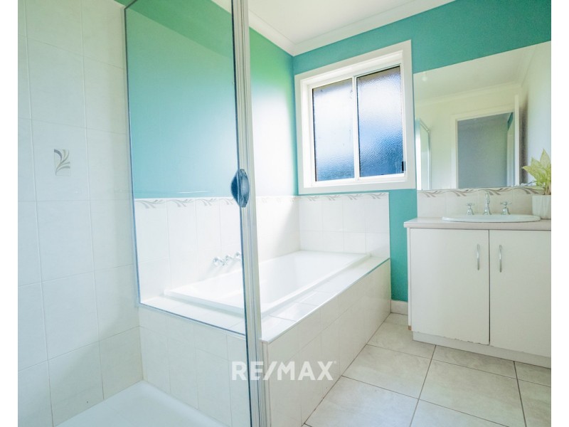 60 Thorpes Lane, Lakes Entrance VIC 3909