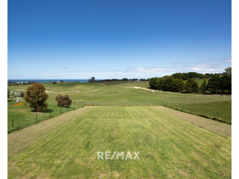 60 Thorpes Lane, Lakes Entrance VIC 3909