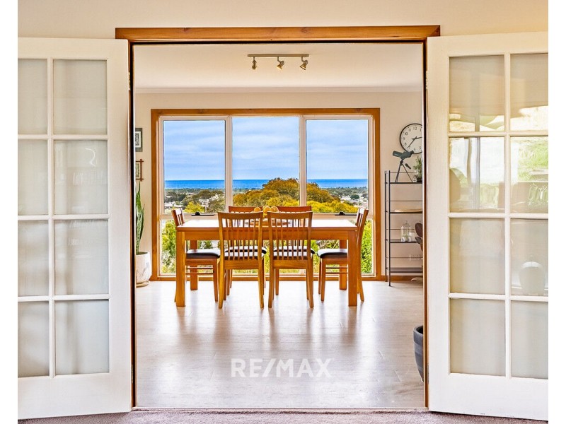 21 Outlook Avenue, Lakes Entrance VIC 3909