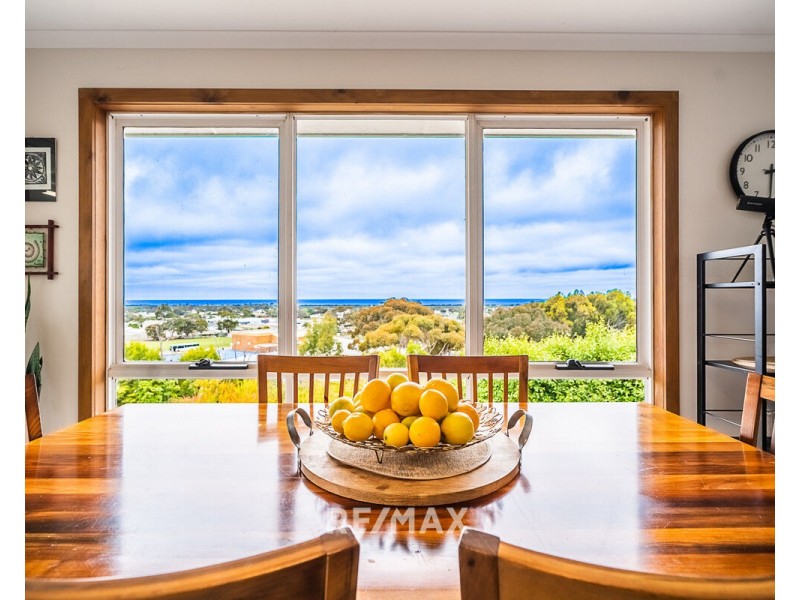 21 Outlook Avenue, Lakes Entrance VIC 3909