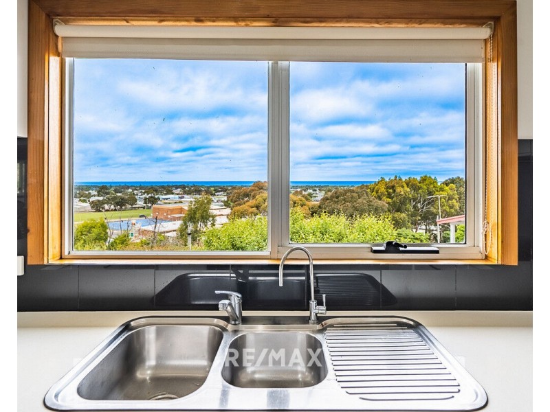 21 Outlook Avenue, Lakes Entrance VIC 3909