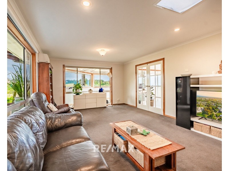 21 Outlook Avenue, Lakes Entrance VIC 3909