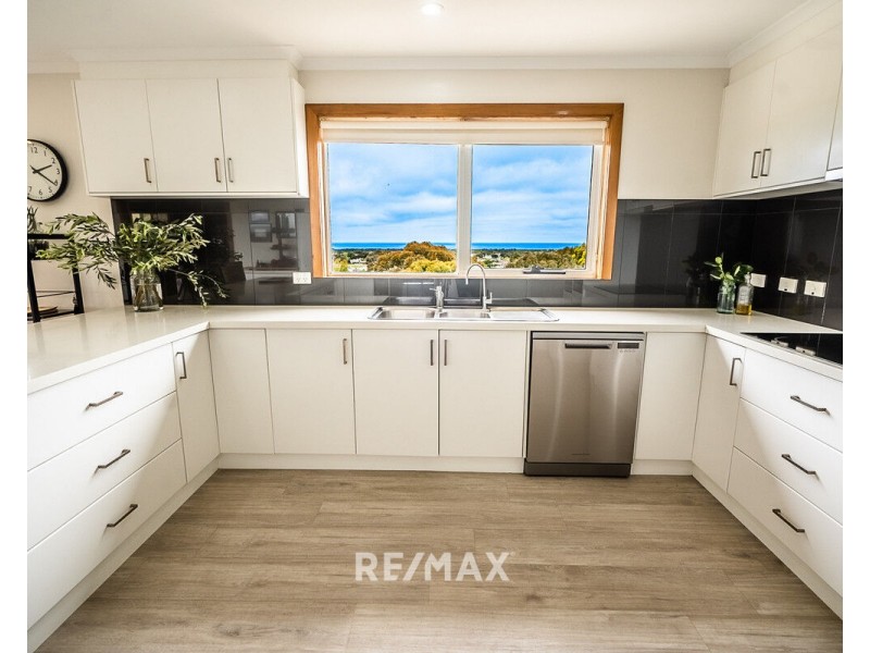 21 Outlook Avenue, Lakes Entrance VIC 3909