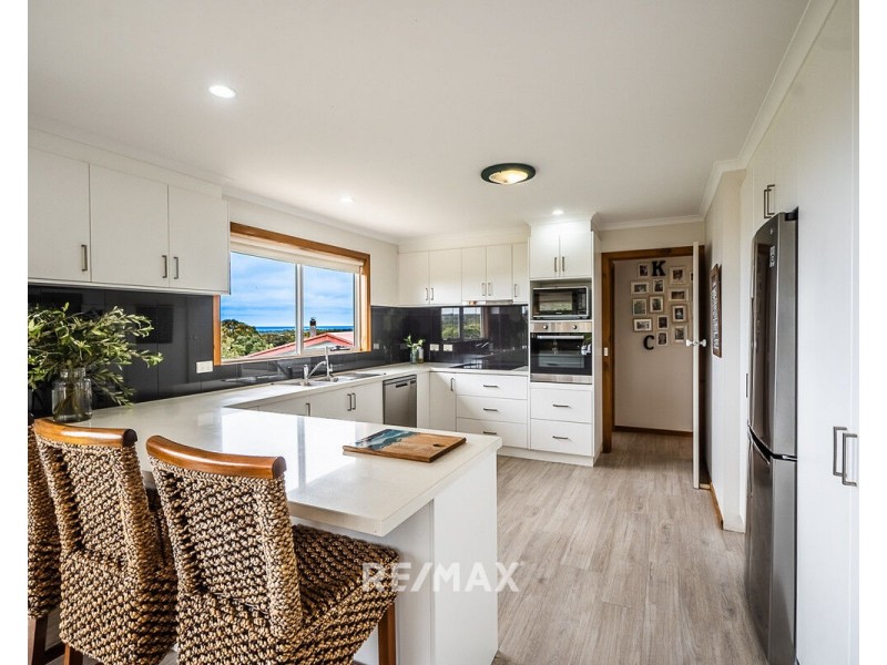 21 Outlook Avenue, Lakes Entrance VIC 3909