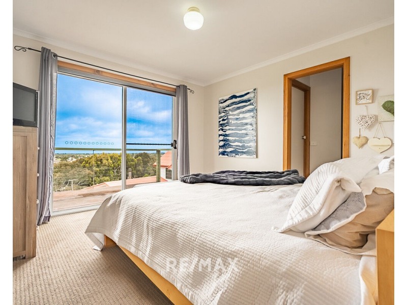 21 Outlook Avenue, Lakes Entrance VIC 3909