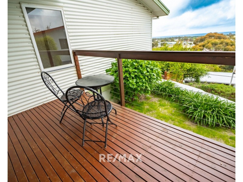 21 Outlook Avenue, Lakes Entrance VIC 3909