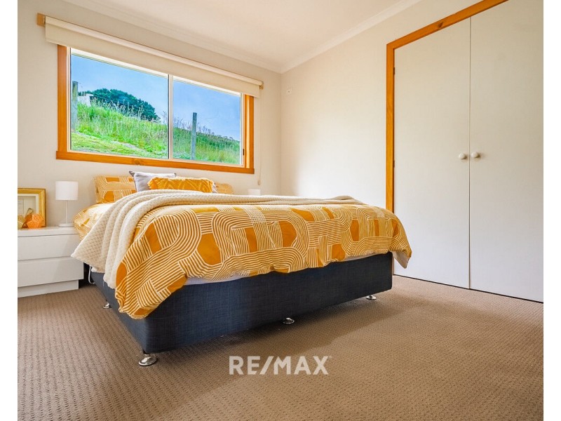 21 Outlook Avenue, Lakes Entrance VIC 3909