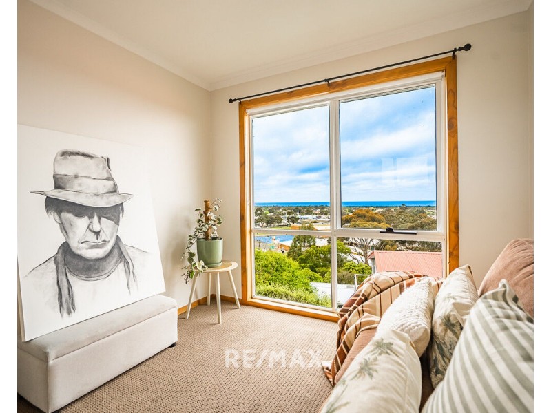 21 Outlook Avenue, Lakes Entrance VIC 3909