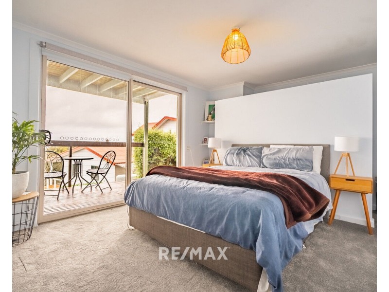 21 Outlook Avenue, Lakes Entrance VIC 3909