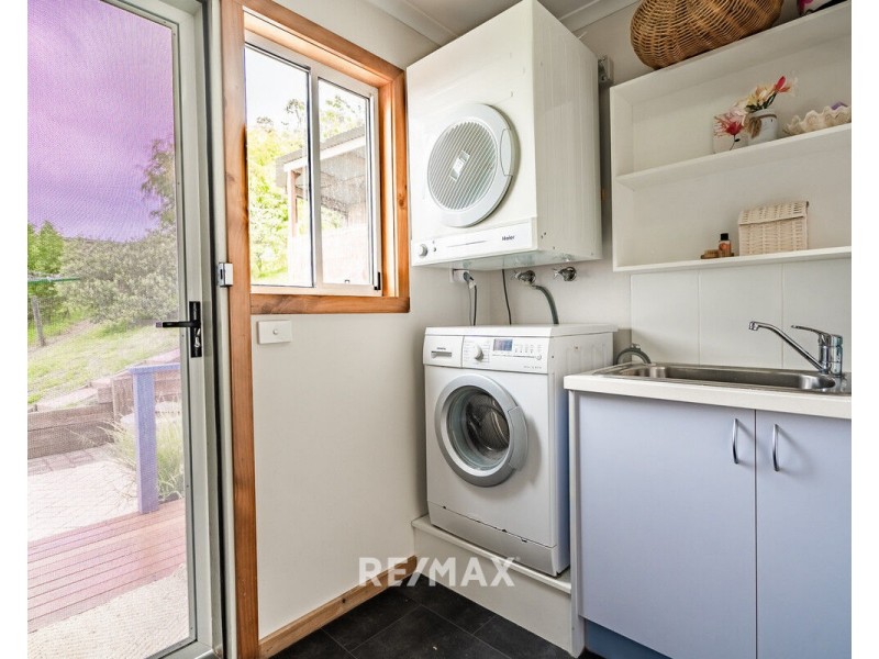 21 Outlook Avenue, Lakes Entrance VIC 3909