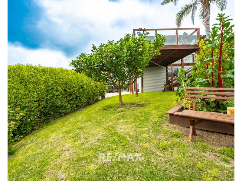 21 Outlook Avenue, Lakes Entrance VIC 3909