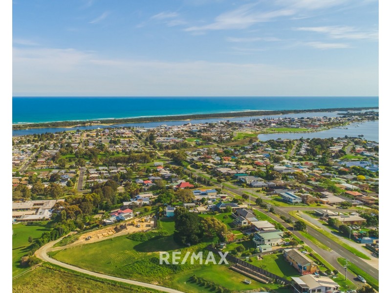 21 Outlook Avenue, Lakes Entrance VIC 3909