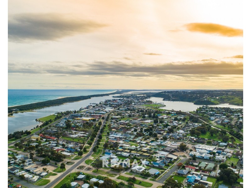 17 Whiters Street, Lakes Entrance VIC 3909
