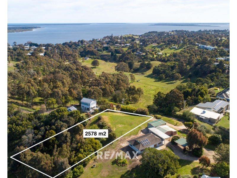18 Moorhouse Street, Metung VIC 3904