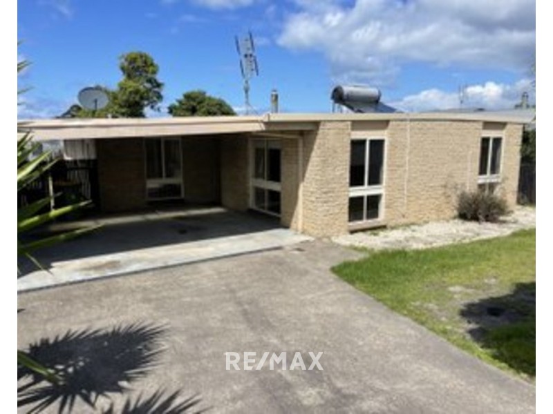 41 Capes Road, Lakes Entrance VIC 3909