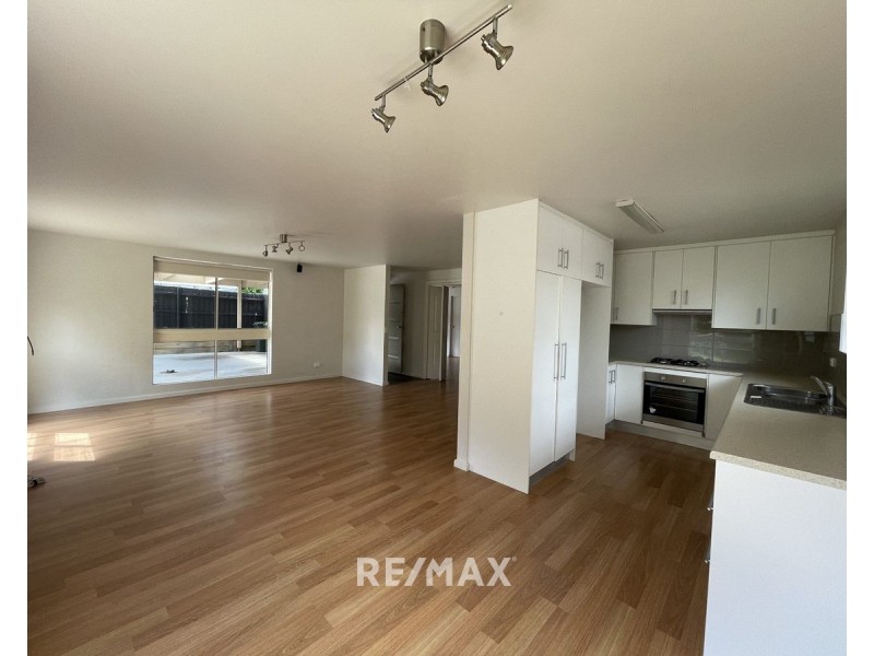 41 Capes Road, Lakes Entrance VIC 3909