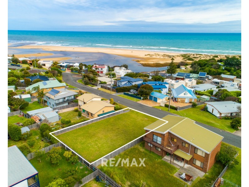 13 Skidale Close, Lake Tyers Beach VIC 3909