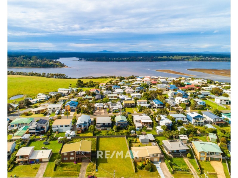 13 Skidale Close, Lake Tyers Beach VIC 3909