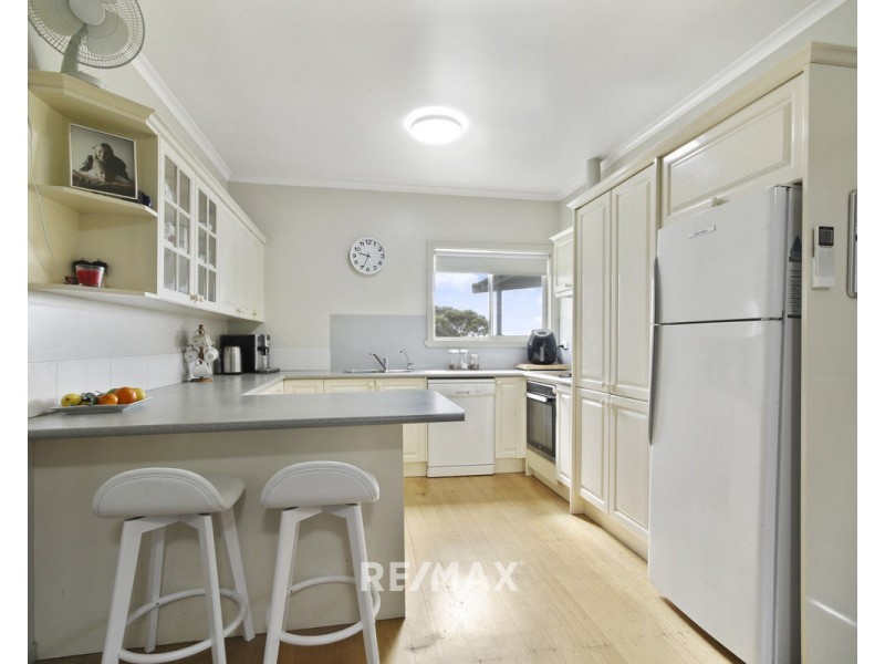 3 Outlook Avenue, Lakes Entrance VIC 3909