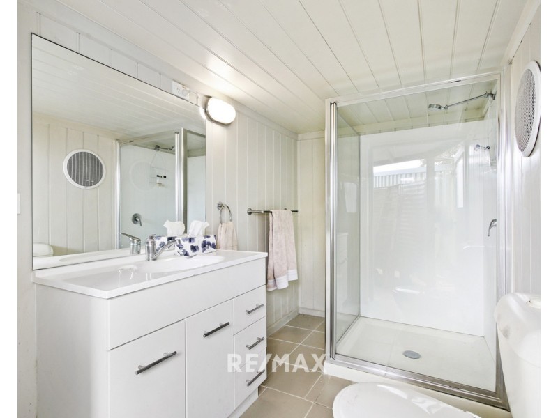 3 Outlook Avenue, Lakes Entrance VIC 3909