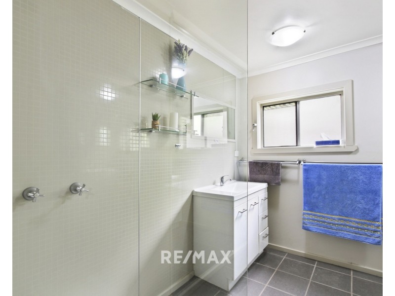 3 Outlook Avenue, Lakes Entrance VIC 3909