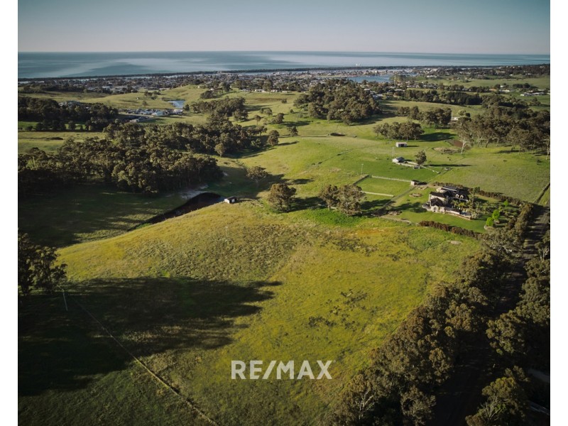 101 Hillside Avenue, Lakes Entrance VIC 3909