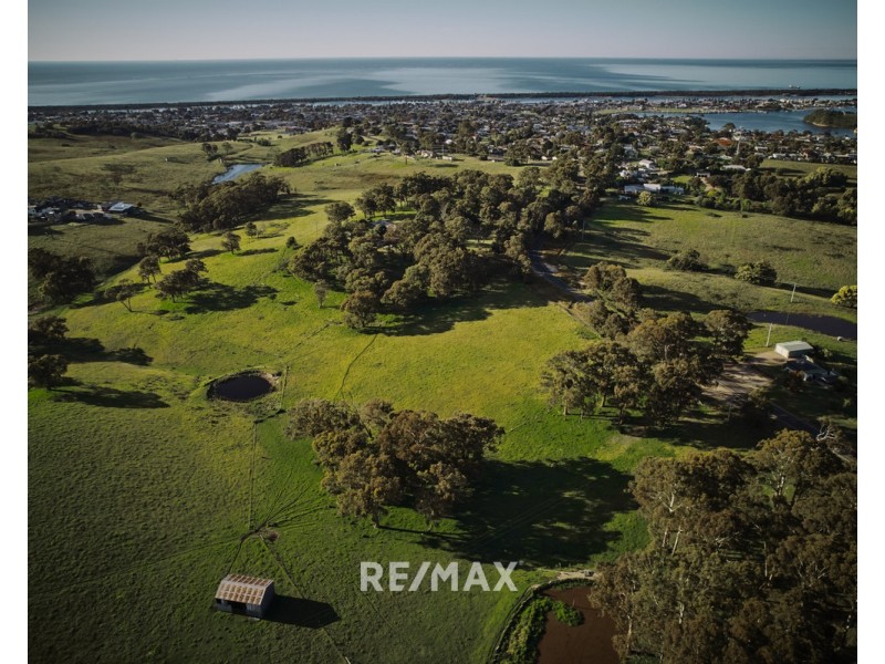 117 Hillside Avenue, Lakes Entrance VIC 3909