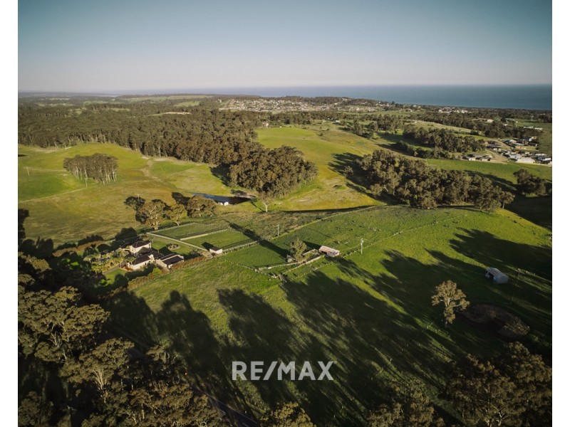 117 Hillside Avenue, Lakes Entrance VIC 3909