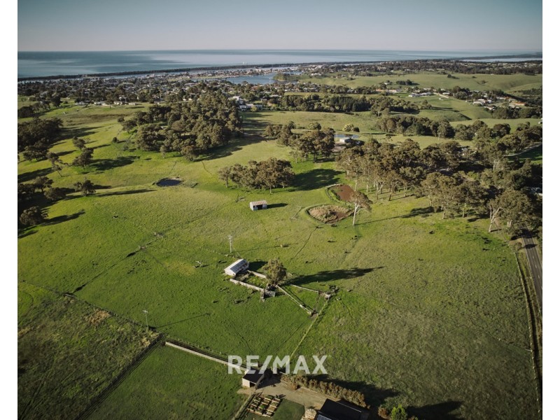 112 Hillside Avenue, Lakes Entrance VIC 3909