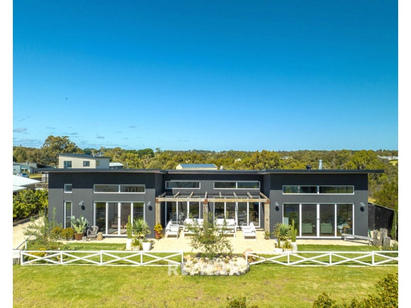 8 Lands End Grove, Metung VIC 3904