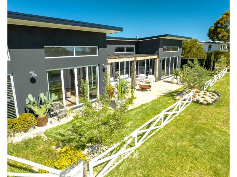 8 Lands End Grove, Metung VIC 3904
