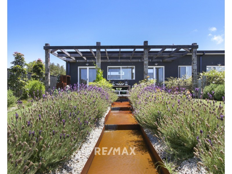 8 Lands End Grove, Metung VIC 3904