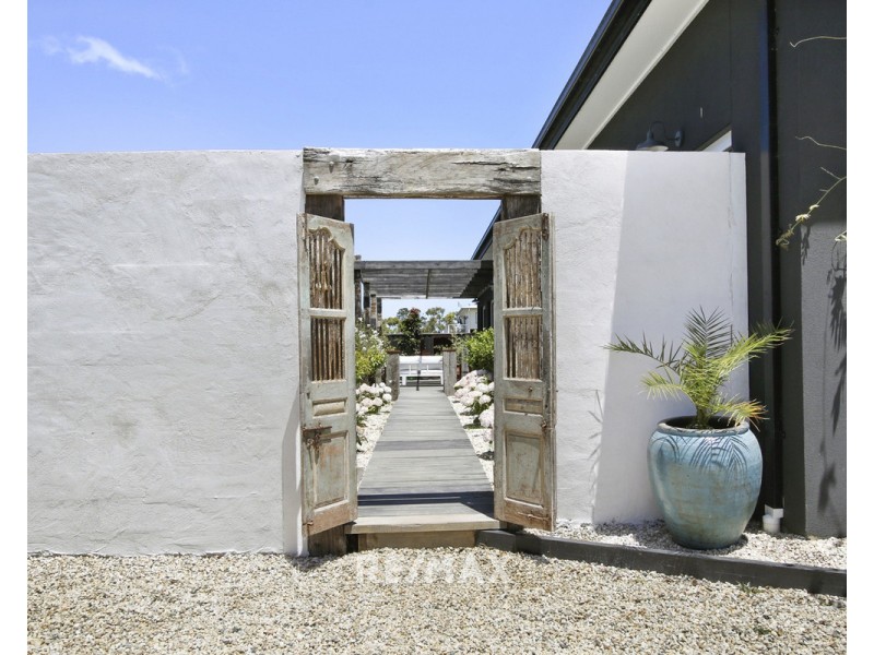8 Lands End Grove, Metung VIC 3904