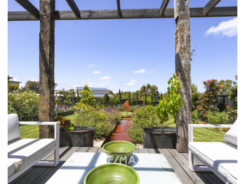 8 Lands End Grove, Metung VIC 3904