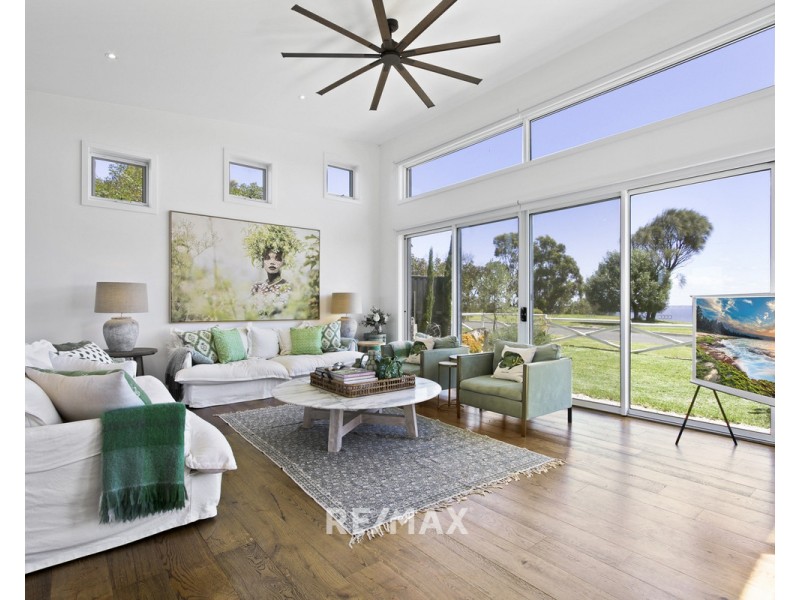 8 Lands End Grove, Metung VIC 3904