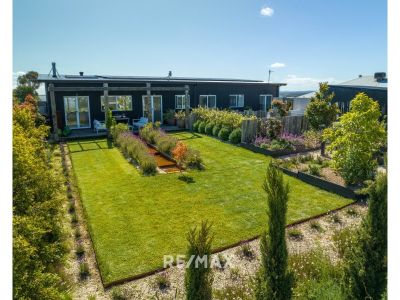 8 Lands End Grove, Metung VIC 3904
