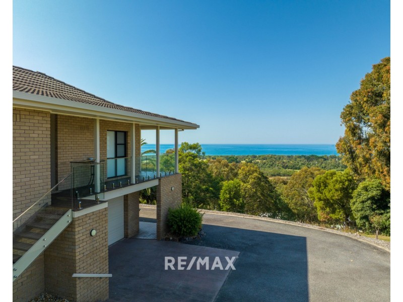 25 Lyrebird Court, Lakes Entrance VIC 3909