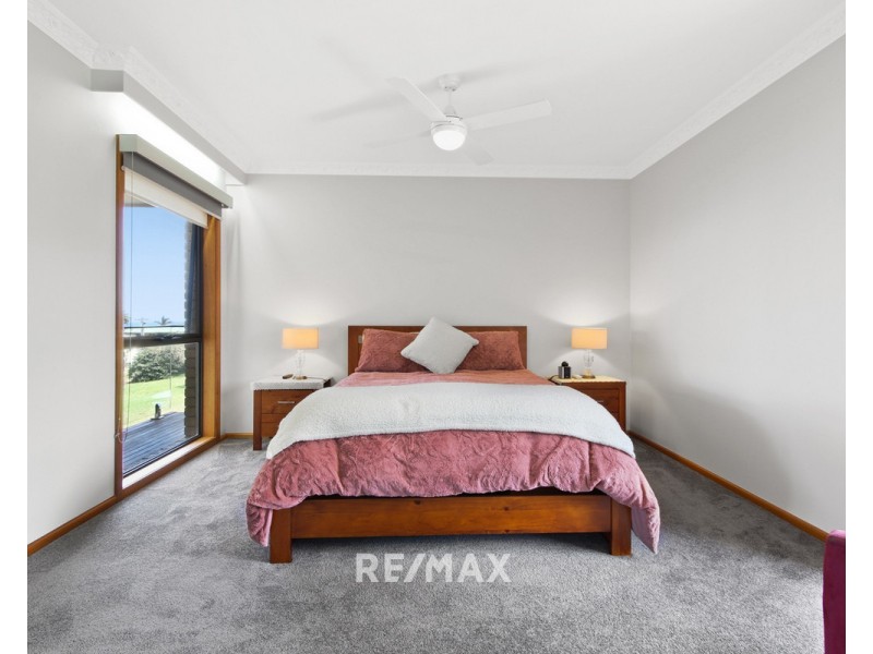 25 Lyrebird Court, Lakes Entrance VIC 3909