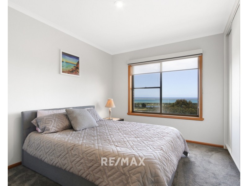 25 Lyrebird Court, Lakes Entrance VIC 3909
