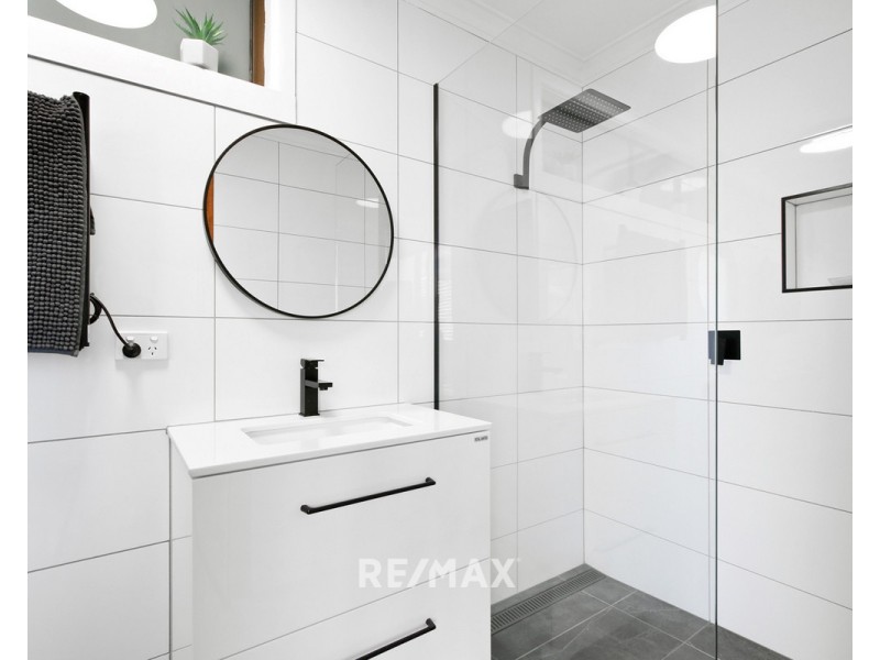 25 Lyrebird Court, Lakes Entrance VIC 3909