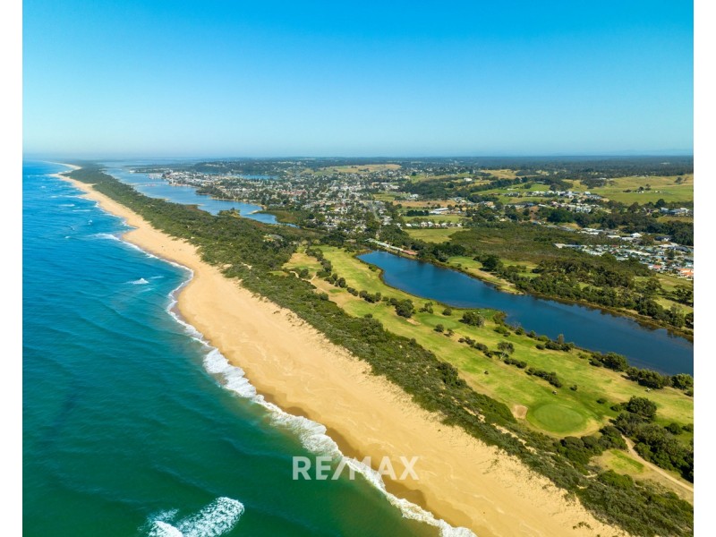 25 Lyrebird Court, Lakes Entrance VIC 3909