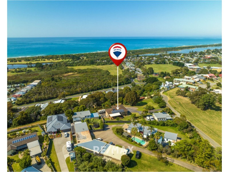 25 Lyrebird Court, Lakes Entrance VIC 3909