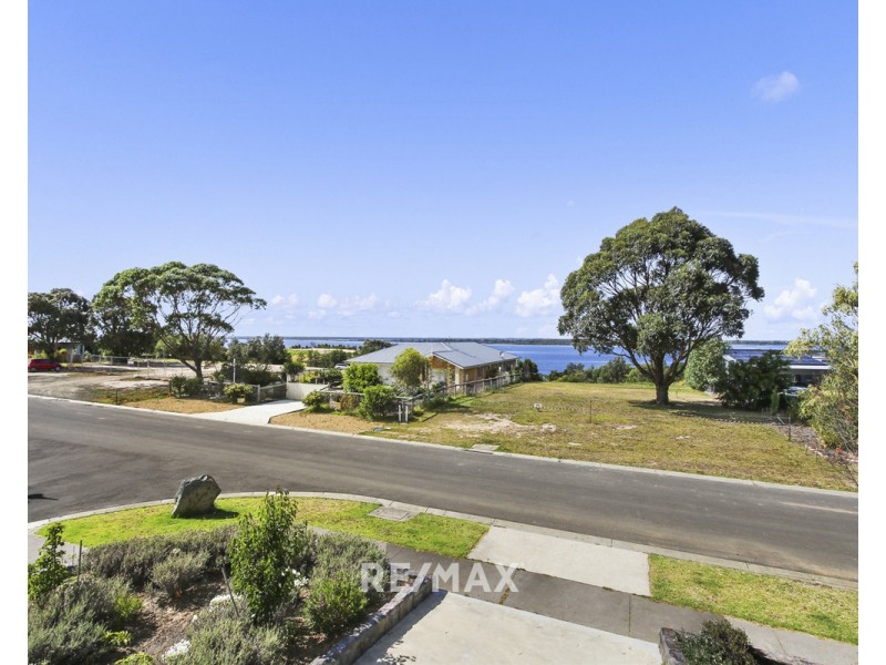 28 Plateau Avenue, Metung VIC 3904