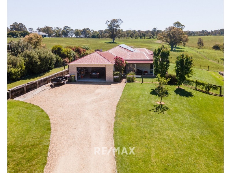 17 Tamhaven Drive, Swan Reach VIC 3903