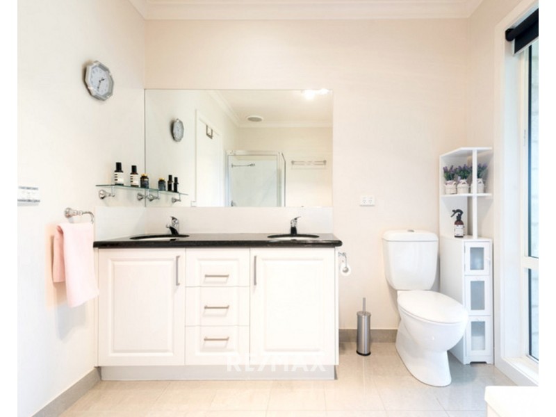 17 Tamhaven Drive, Swan Reach VIC 3903