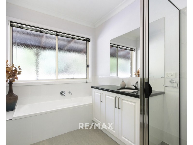 17 Tamhaven Drive, Swan Reach VIC 3903
