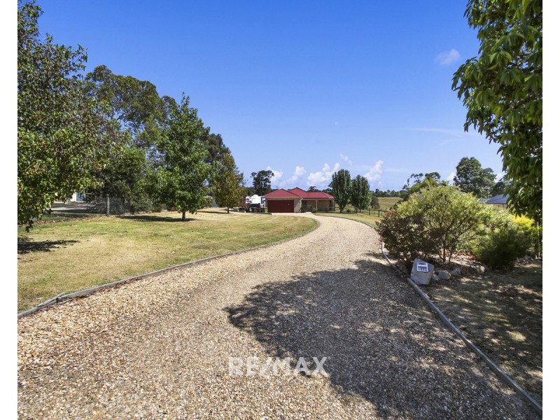 17 Tamhaven Drive, Swan Reach VIC 3903