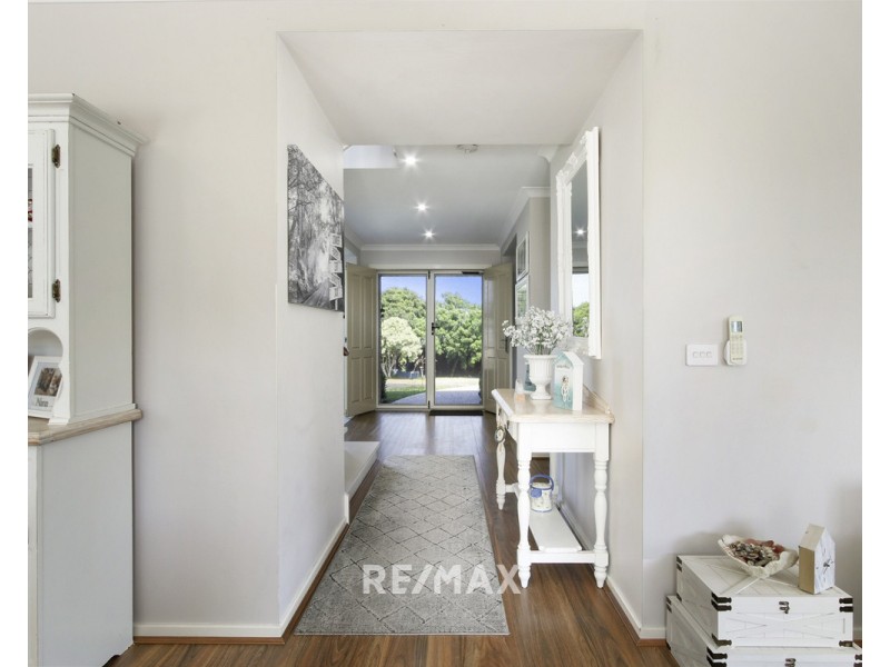 48 Capes Road, Lakes Entrance VIC 3909