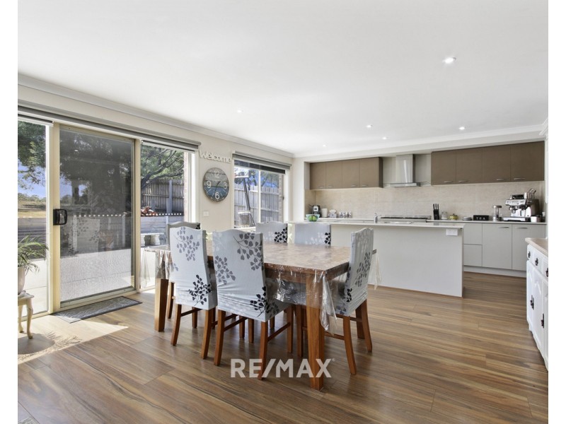 48 Capes Road, Lakes Entrance VIC 3909